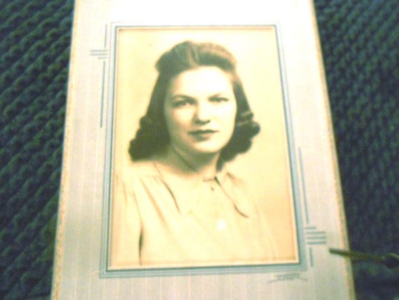 1940s Portrait Photo of a Woman