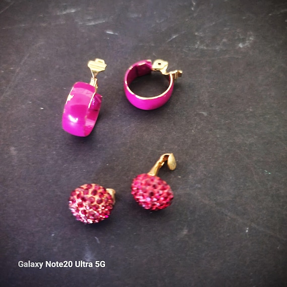 Pair of Vintage Clip On Earrings