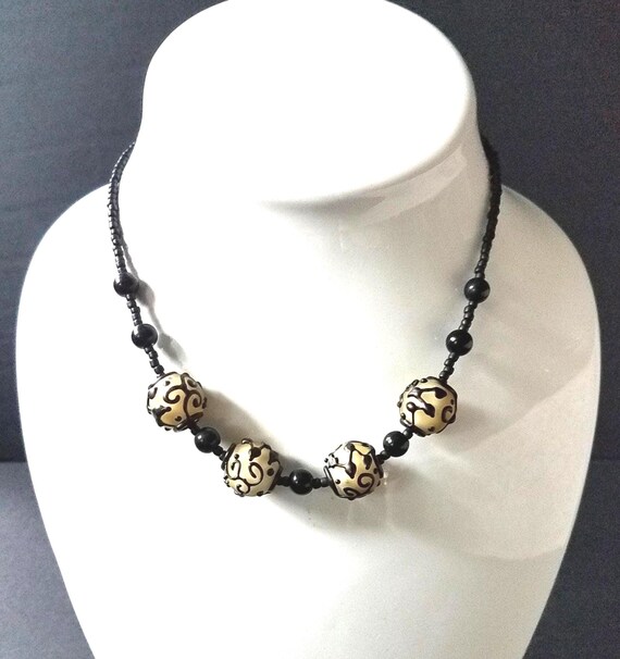 Black and White Glass Bead Necklace