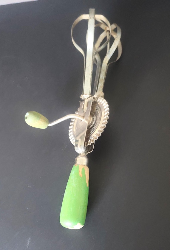 Vintage Egg Beater in Apple Green