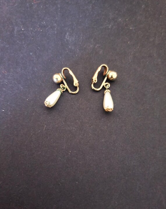 Sara Coventry Drop Pearl Clip on Earrings