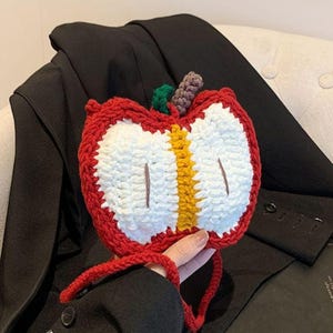 Handmade Crochet Bag,  Apple Shoulder Bag, Cute Knitted Crossbody Bag, Women & Girls Bag, Crochet Purse, Unique Kawaii Gift, Gift for Her
