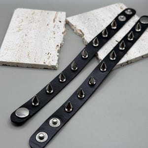 Pulsera punk con hebilla de plata y pinchos, de cuero de una sola fila, estilo punk, con cierre de roca y tachuelas, regalos hechos a mano para hombres, pulsera de los años 80