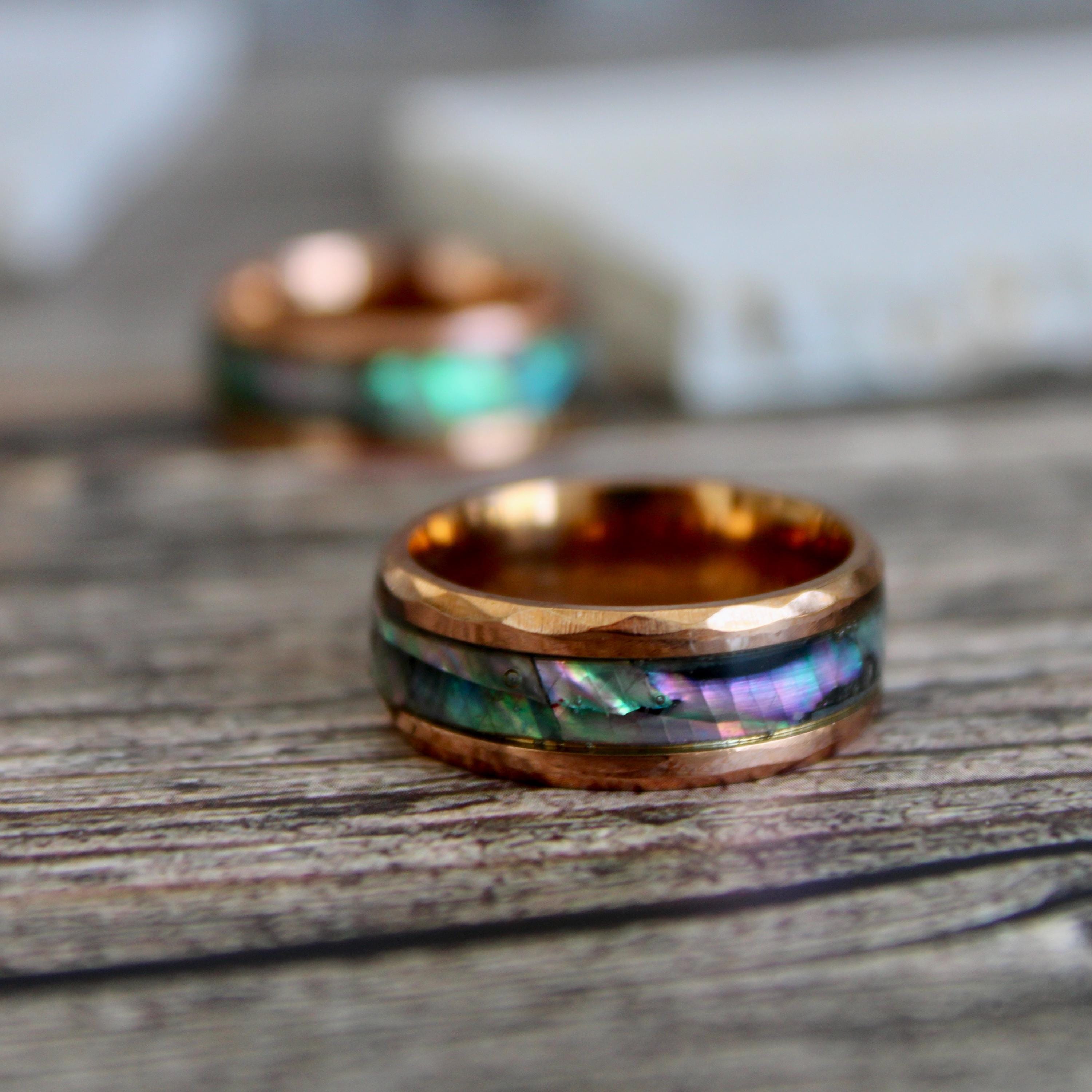 Bague pour homme en tungstène, météorite et opale galaxie martelée