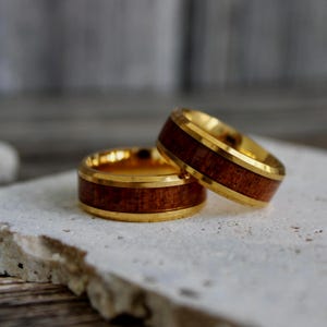 Hawaiian Wolframring, brauner Ring, Koa Holz und Abalone Inlay Band, 8 mm Ring, Herrenring, Verlobungsring, Holzring