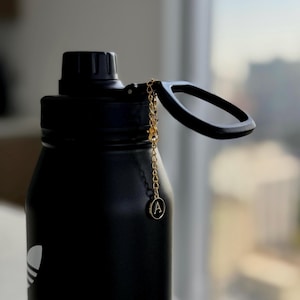 Adornos con dijes, asa de taza, dijes colgantes, adornos con nombre, dijes con letras