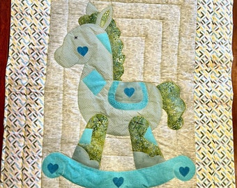 Édredon cheval à bascule, vert et bleu