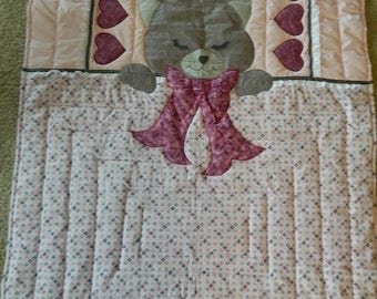 Sleepy kitty quilt, grey and pink