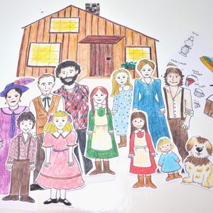 Peut inclure: Un ensemble de poupées en papier représentant une famille avec une maison en bois brun, un chien et divers accessoires. La famille comprend une mère, un père et six enfants. Les accessoires comprennent une lampe, une courtepointe, un seau et des tasses.