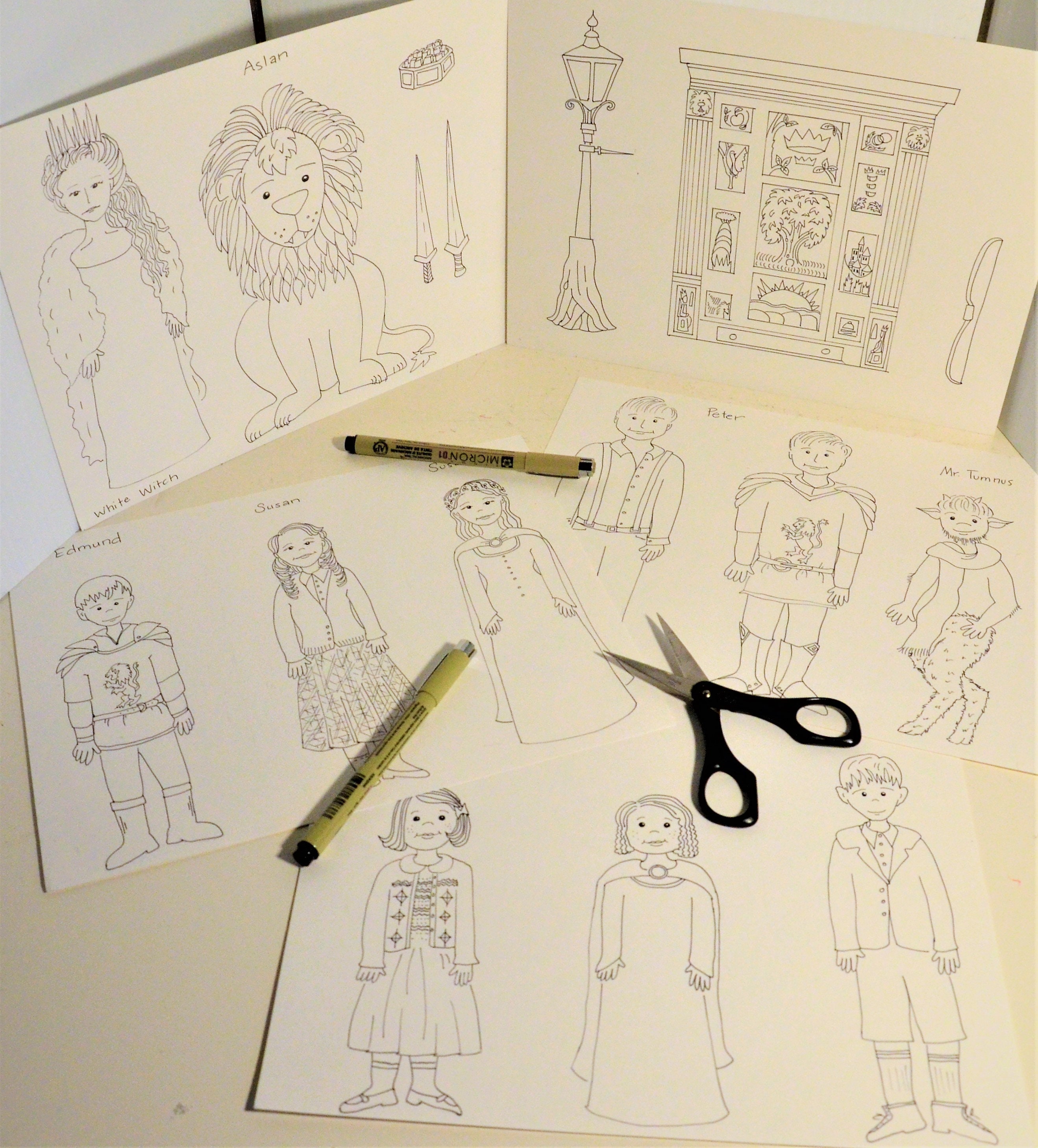 NARNIA Lion Witch Wardrobe Printable OUTLINES Character Paper - Etsy