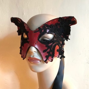 Red Butterfly Mask Leather & Black silk Lace Dark Fairy Mask Moth Mask Masquerade Fae Halloween Mardis Gras Adult Fantasy mask zdjęcie 1