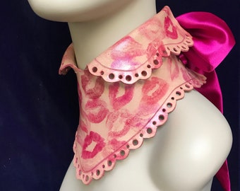 Kiss Me - Lipstick Kiss Print Leather Posture Collar -  Silk Choker - Statement collar - Restraint - Fetish BDSM - Valentine Gift for lovers