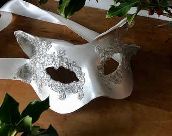 White Winter Fox Mask - Pearly Leather & Lace Wild animal Mask - Kitsune -  Christmas Masquerade Mask -  Mardis Gras - Adult Fantasy mask