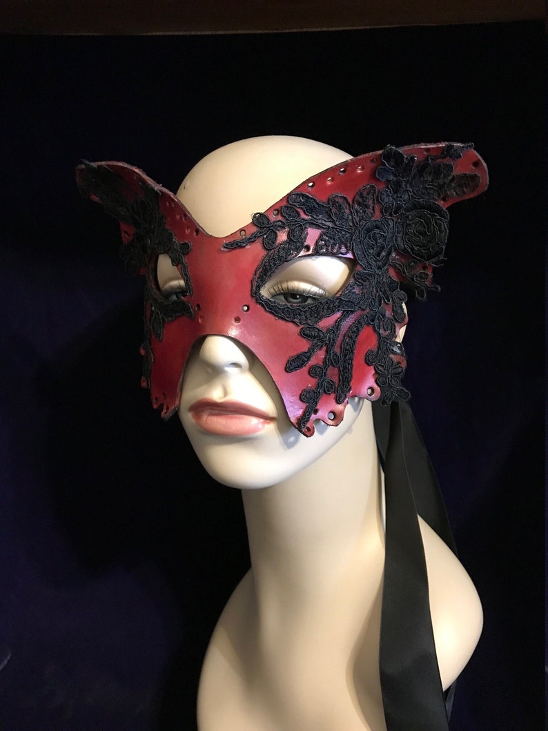 Red Butterfly Mask Leather & Black silk Lace Dark Fairy Mask Moth Mask Masquerade Fae Halloween Mardis Gras Adult Fantasy mask zdjęcie 2