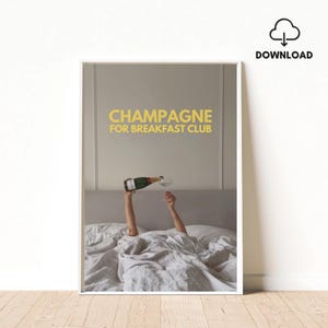 Champagne for Breakfast Club – Digitales Fotoposter mit Schriftzug | Ästhetisches Wandbild mit Unschärfe-Effekt als PDF-Download