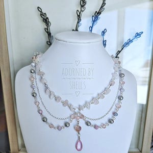 Handgefertigter Rosenquarz Choker – Viktorianische Perlen-Kristalltropfen-Halskette