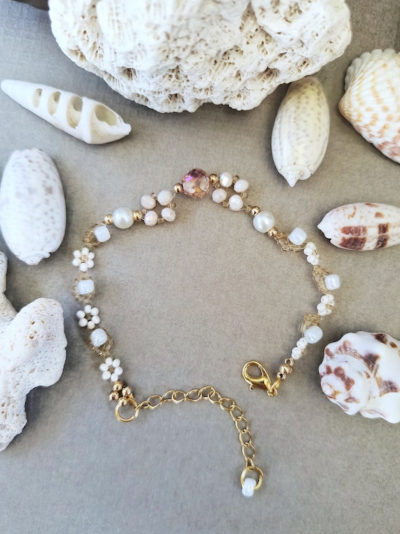 Beaded Bracelet, Minimalist Dainty Crystal Daisy Flower Pearl