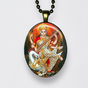 Collana Saraswati Ciondolo Tridevi Meditazione Saraswati Amuleto del Loto del Fiume Saraswati Dea della conoscenza, della musica, dell'arte, della parola e dell'apprendimento