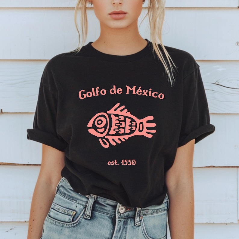May include: Black t-shirt with a pink fish graphic and the text "Golfo de M&eacute;xico est. 1550".
