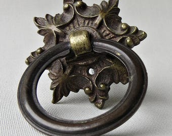 Tirador de cajón vintage con anilla en forma de estrella, de latón con filigrana.