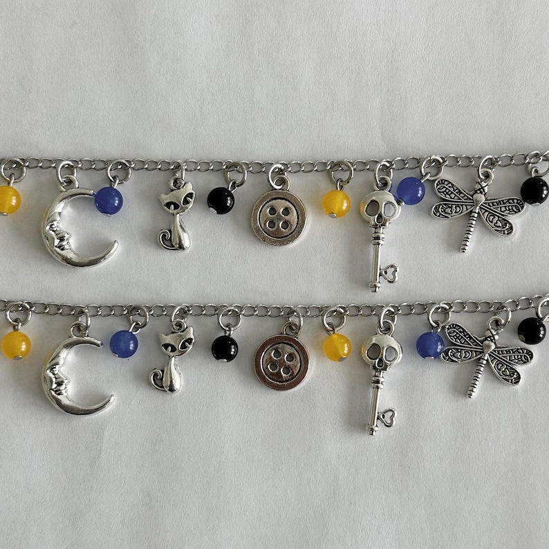 Coraline Movie Charm Armband, Naturliga Kalcedonkristallpärlor, Grunge Nyckelring, Smycken med Konstiga Flickor bild 3