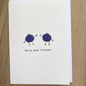 Buenos amigos de Berry: linda y divertida tarjeta de San Valentín hecha a mano: tarjeta de felicitación de amor con diseño de comida, divertida, simple y minimalista