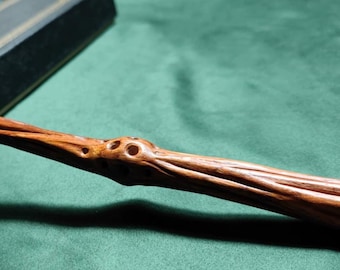 Baguettes en bois avec trou fait main | Baguettes sculptées à la main | Baguette en bois véritable | Armes du sorcier | Magie unique, cadeau parfait pour sorcier