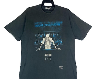 Vintage 90s Fashion Victim Skull and Crossbones Long Sleeve Tshirt