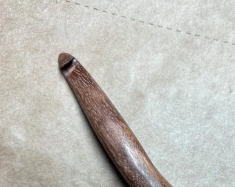 Handcrafted Wooden Crochet Hook – 6.5 mm – Swamp Mahogany Burl – One of a Kind