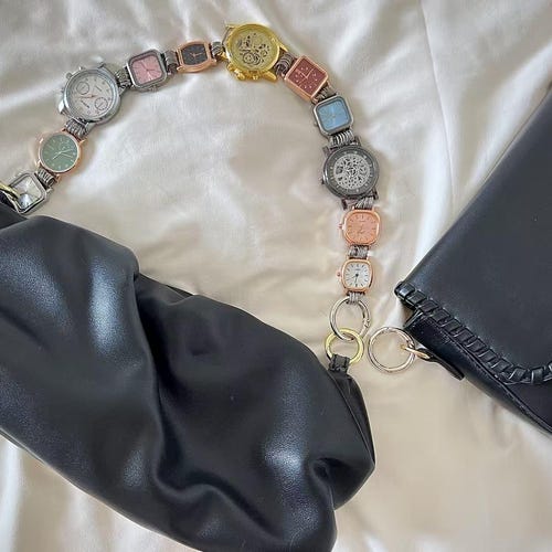 Courroie de sac de montre multicolore cyberpunk rétro, lanières de sac en métal 11 horloges, niche et cool, accessoire de sac unisexe tendance de l'an 2000, cadeau unique fait main