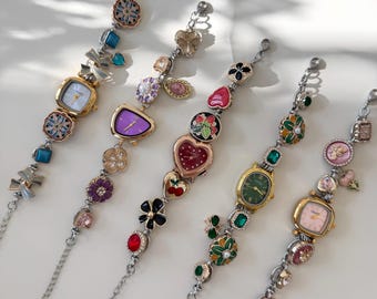 Pulsera de reloj vintage con múltiples dijes, joyería colorida, reloj de pulsera de oro Y2K, elegante reloj con piedras preciosas, reloj de corazón rojo, joyería de reloj de boda