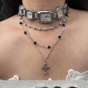 Vintage fünf Uhr Gesichter Choker Halskette, Silber Kette Choker, Kreuz geschichtete Halskette, Grunge Uhr Schmuck, Y2K Uhr Choker, Einzigartiges Geschenk