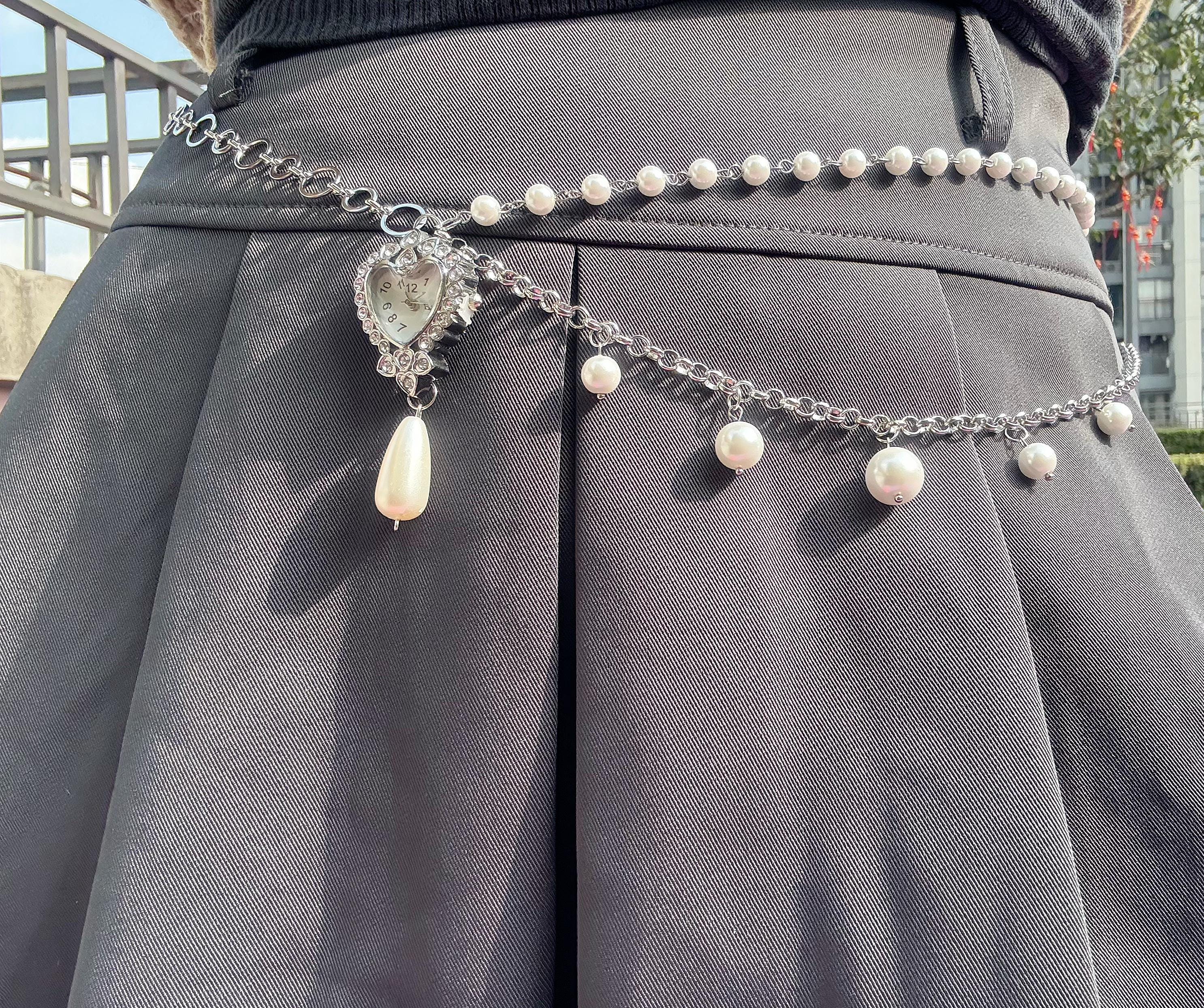 Vintage zilveren hart horloge parelriem, gelaagde parelriem, elegante klok broekketting, Y2K kwasthanger parel tailleketting, uniek cadeau voor haar