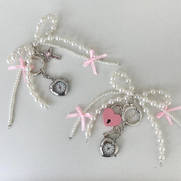 Niedliche Perlen Schleife Herz Uhr Schlüsselanhänger, Silber Herz Uhr, Kreuz Anhänger Schlüsselanhänger, Y2K Perle Taschenzubehör, Lolly Taschenanhänger, Geschenk für sie