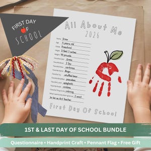 Op de afbeelding: Een wit papieren vragenformulier getiteld All About Me 2026 met handgeschreven details, een rode handafdruk-appelillustratie en een First Day of School wimpel met linten. De tekst bevat Name Drew, Age 5 years old, Grade Preschool, Height 109 cm, Weight 18 kg.