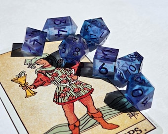 Page of Cups II DnD handgjorda vassa tärningsset