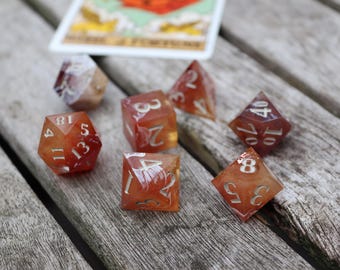 Lyckohjulet DnD handgjorda vassa tärningsset