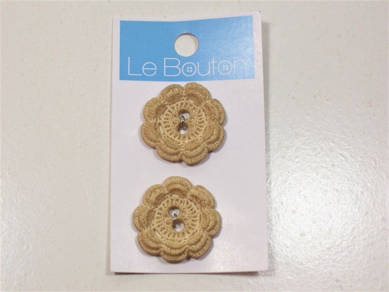 Tan Flower Buttons, Tan Button x 2 Pieces, Plastic Button, 2 hole Button, Le Bouton, 130 image 3