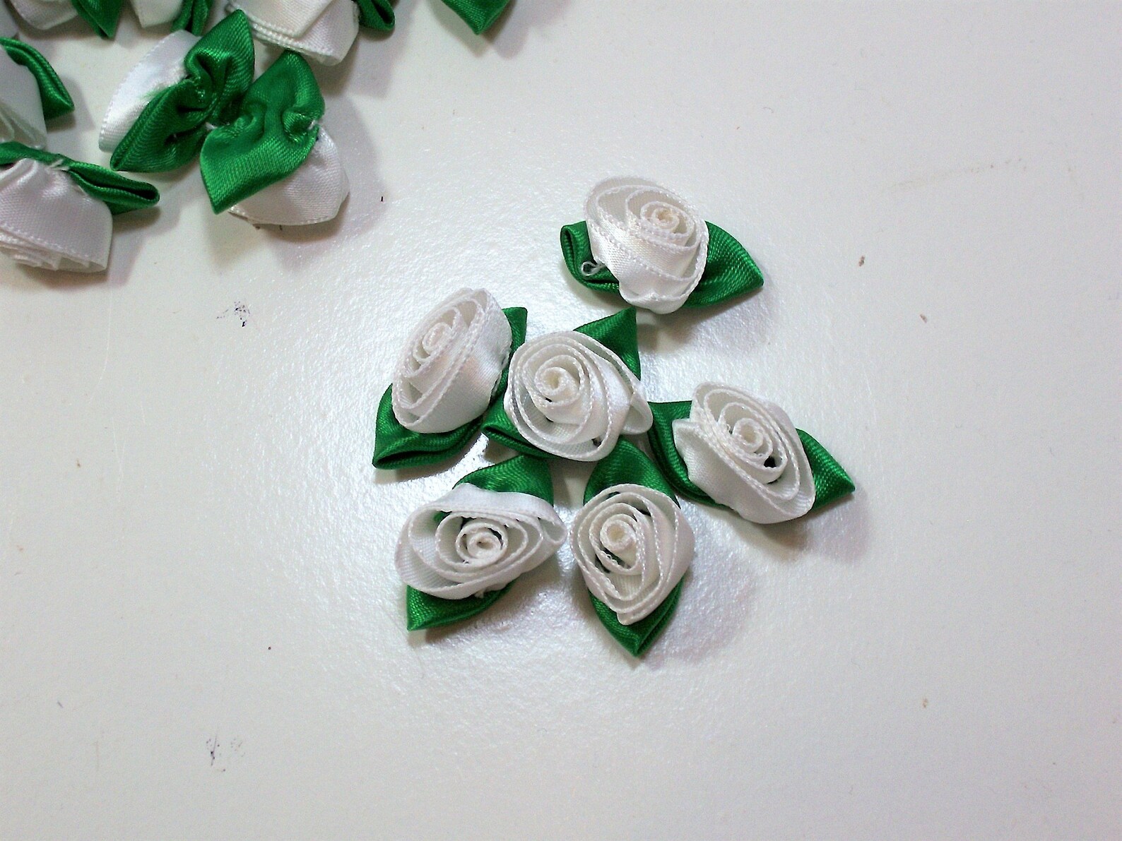 White Roses White Rose Flower Appliques Offray Rolled Ribbon - Etsy