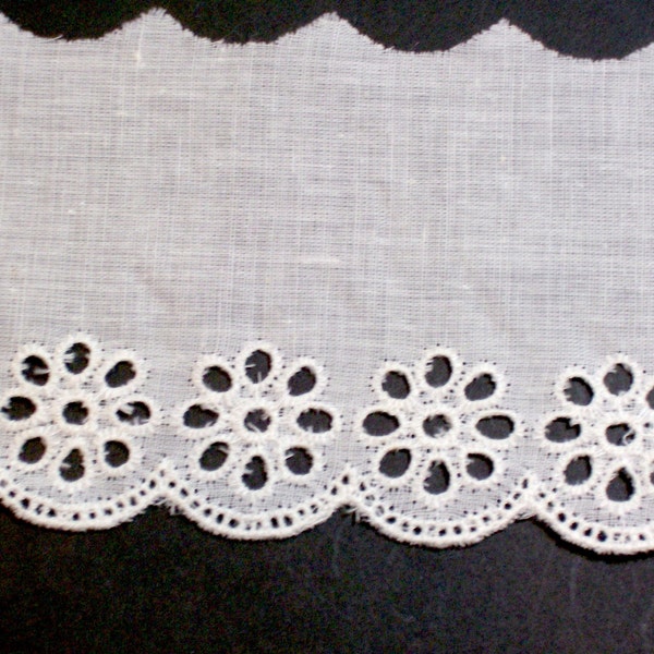 Ivory Lace, Antique Ivory Eyelet Lace 3 1/4 inches wide x 3 yards, Raw Edge Lace, Flower Lace