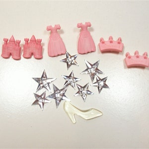 Princess Buttons, Buttons and Flatbacks x 15 Pieces, Shank Buttons, 2 Hole Buttons, Hard Plastic Buttons, Bin 43