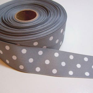 Hellgrau-weiss gepunktetes Ripsband, 3 cm breit, 9 Meter, Bin 22