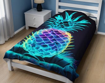 Glowing Pineapple Velveteen Plush Blanket - Cozy Home Décor Gift