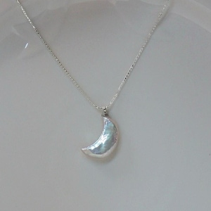 Freshwater Moon Pearl Necklace, Dainty Baroque Pearl Necklace, Moon Pendant, Pearl Charm, Minimalist Pendant, Celestial Pendant,Gift for Her