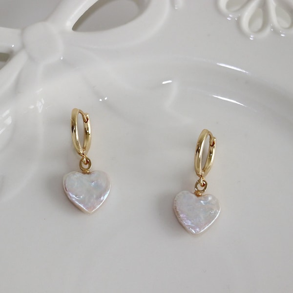 Zierliche Süßwasserperle Herz Ohrringe, natürliche Herz Perle Hoop Ohrring, Minimalistische Herz Perle baumeln Halskette, Brautjungfer Geschenk für Sie