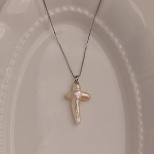 Grote zoetwaterkruisparelhanger ketting, zilveren religieuze katholieke geschenken, natuurlijke parel kruishanger, aangepast bruidsmeisje cadeau voor haar