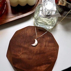 Süßwasser Mond Perlen Halskette, Zierliche Barock Perlen Halskette, Mond Anhänger, Perlen Charme, Minimalistischer Anhänger, himmlischen Anhänger, Geschenk für Sie Bild 8
