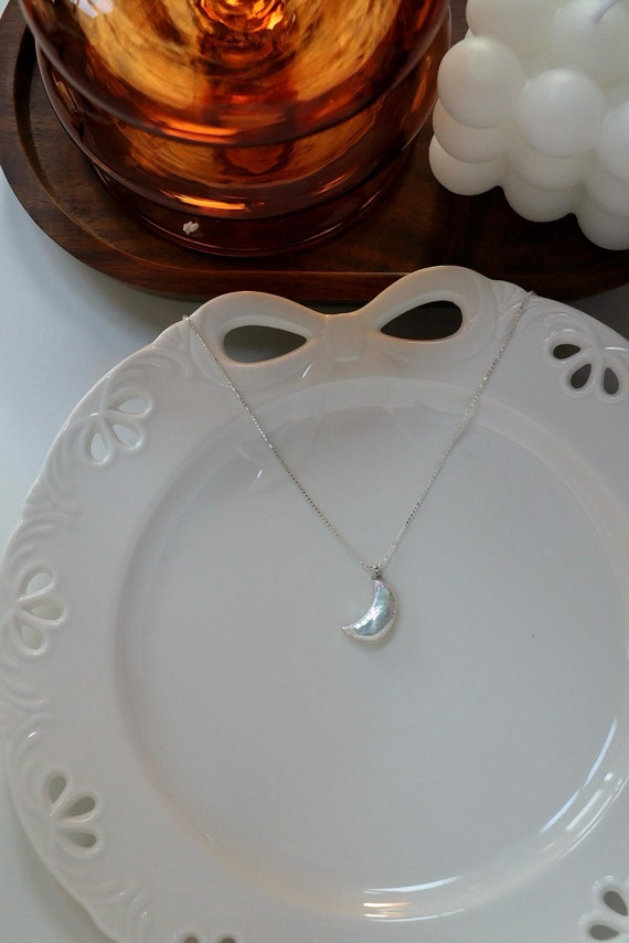 Freshwater Moon Pearl Necklace, Dainty Baroque Pearl Necklace, Moon Pendant, Pearl Charm, Minimalist Pendant, Celestial Pendant,Gift for Her