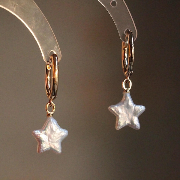 Pendiente de aro con perla de agua dulce de 12 mm, diseño de estrella y luna, delicado collar de perla barroca iridiscente, pendiente celestial minimalista, regalo para ella.