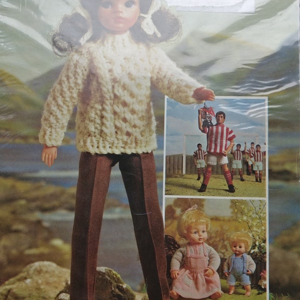 Sirdar Playmates Dolls Clothes Knitting Pattern Booklet